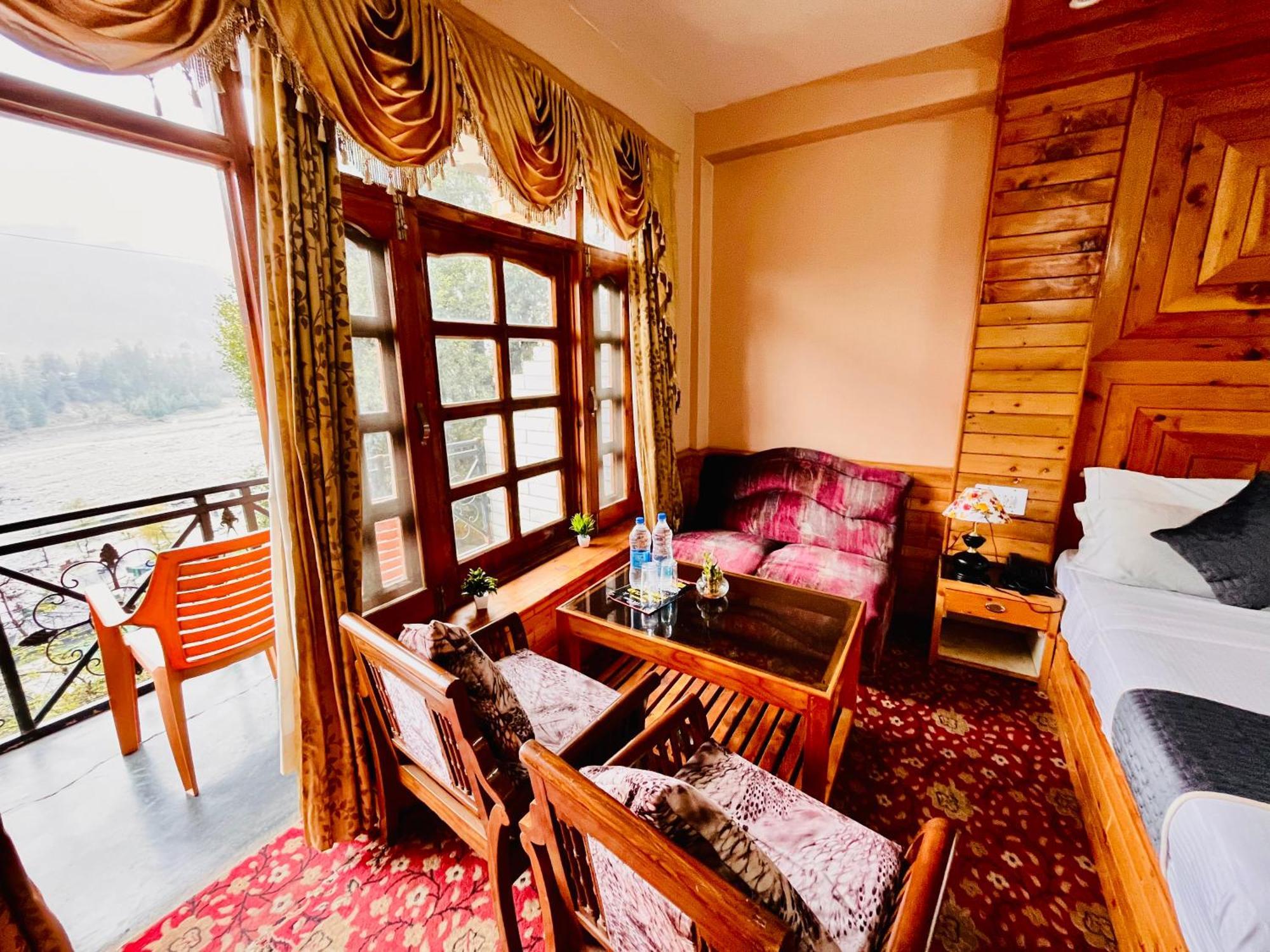 The Hollywood Vibes - #Riverview #Premium Rooms #Prime Location #Most Awarded #Parking #Top Rated #Open Terrace #Best Selling Hotel In Manali Bagian luar foto