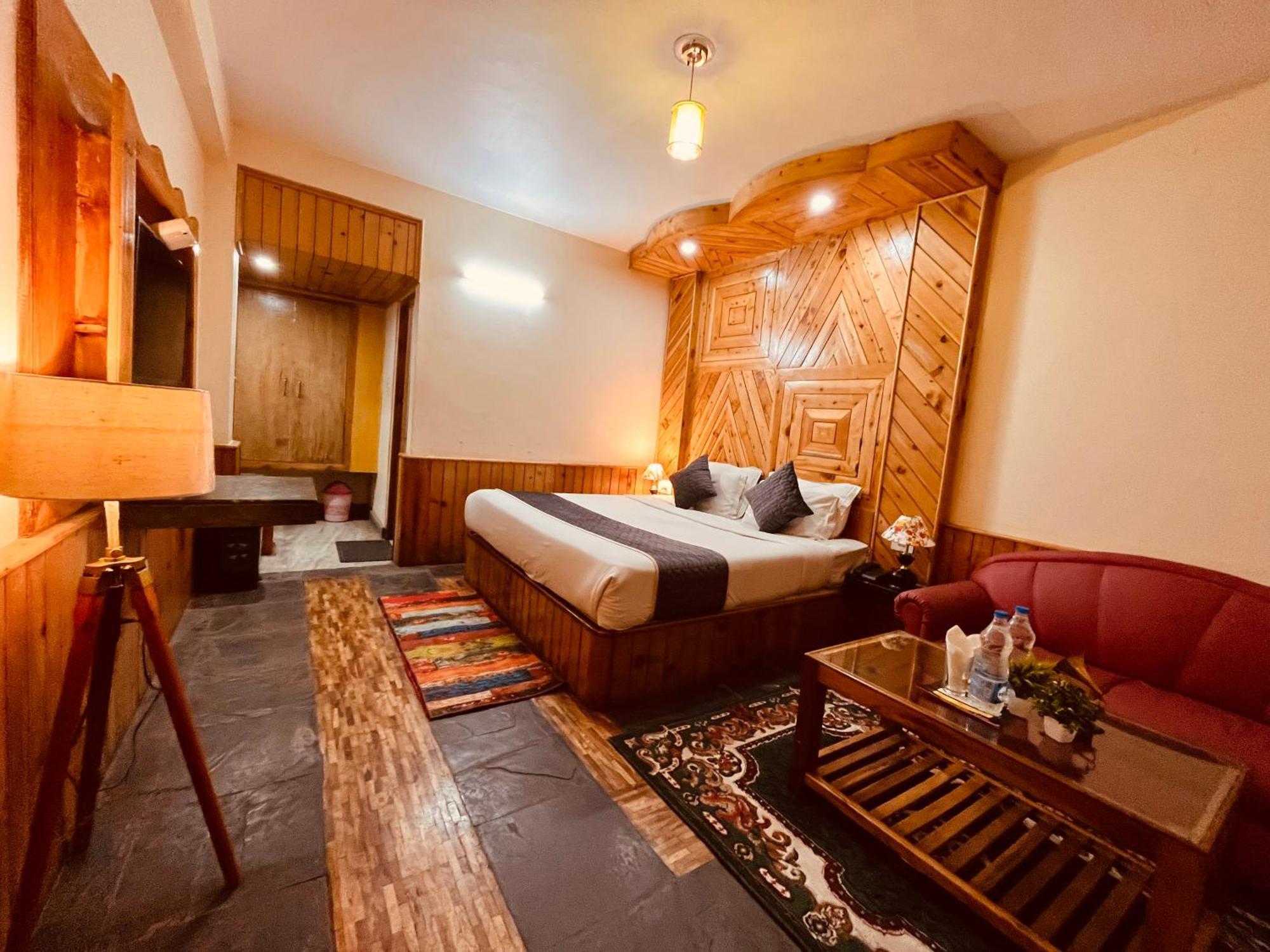 The Hollywood Vibes - #Riverview #Premium Rooms #Prime Location #Most Awarded #Parking #Top Rated #Open Terrace #Best Selling Hotel In Manali Bagian luar foto