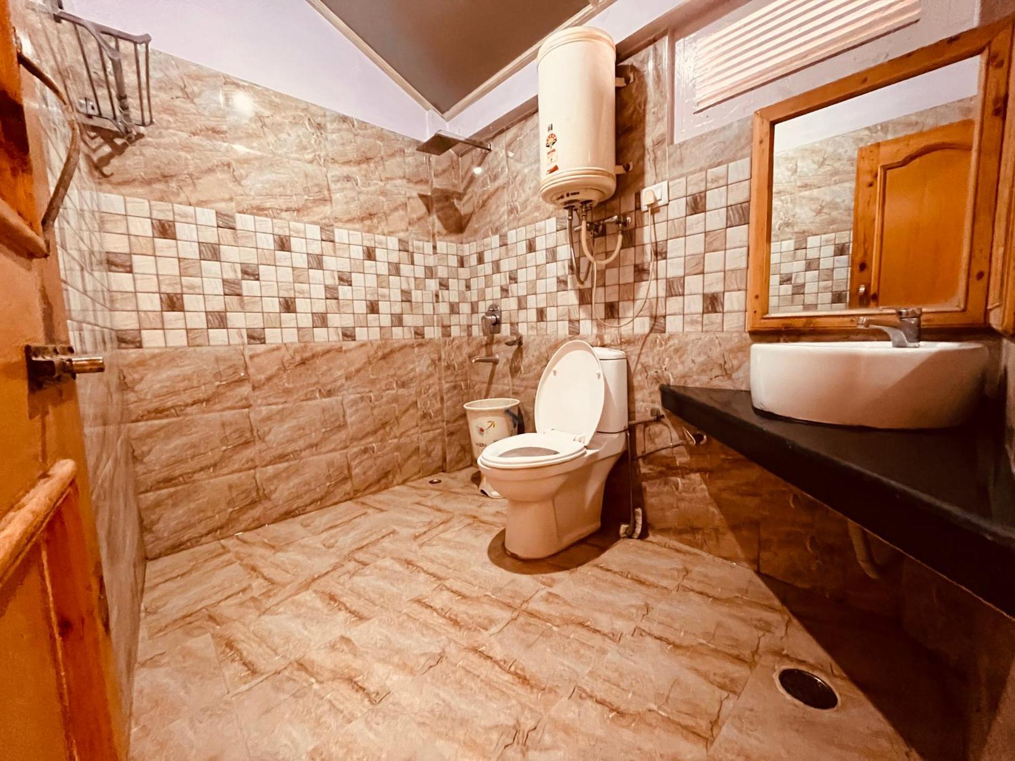The Hollywood Vibes - #Riverview #Premium Rooms #Prime Location #Most Awarded #Parking #Top Rated #Open Terrace #Best Selling Hotel In Manali Bagian luar foto