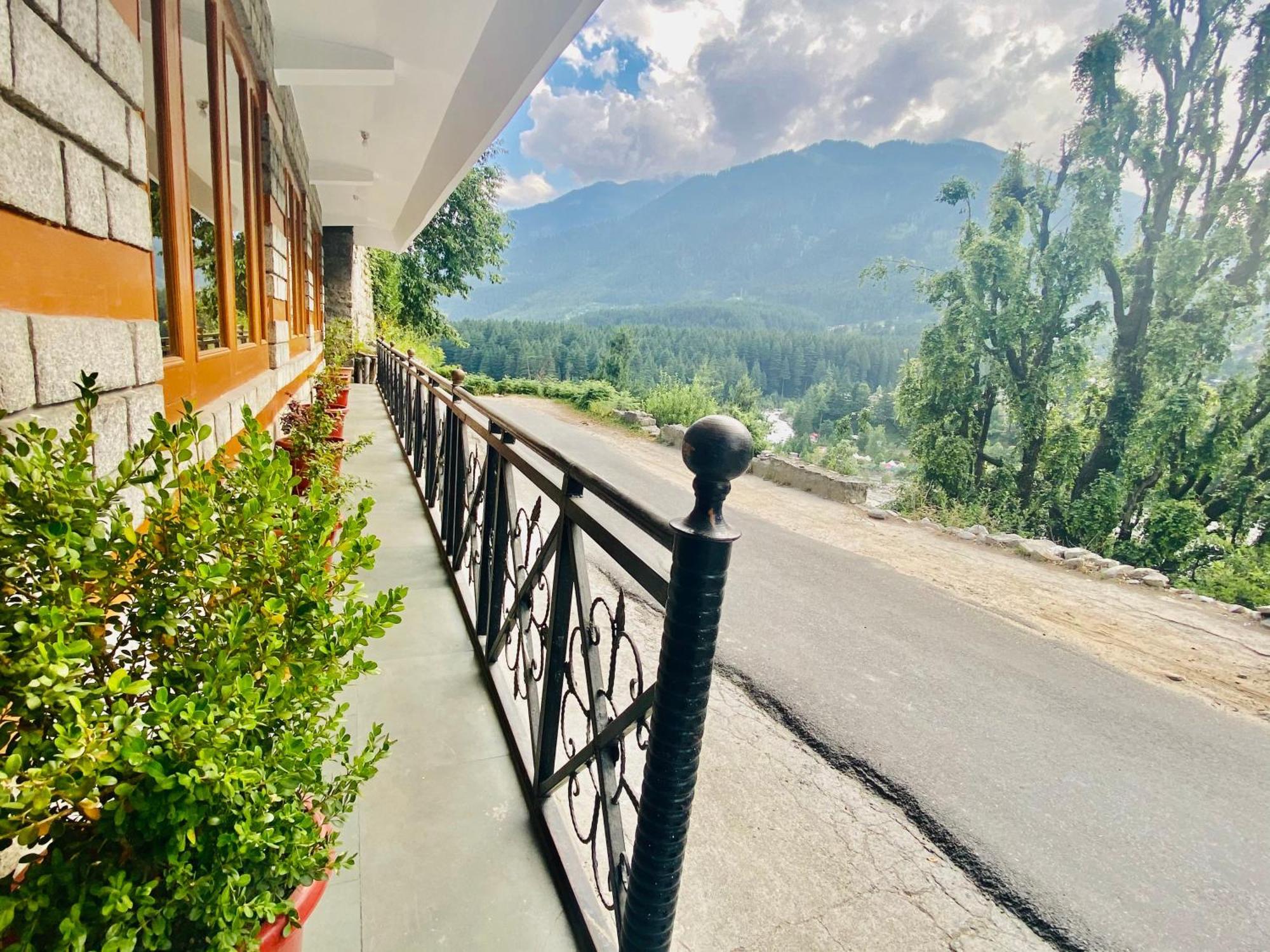 The Hollywood Vibes - #Riverview #Premium Rooms #Prime Location #Most Awarded #Parking #Top Rated #Open Terrace #Best Selling Hotel In Manali Bagian luar foto