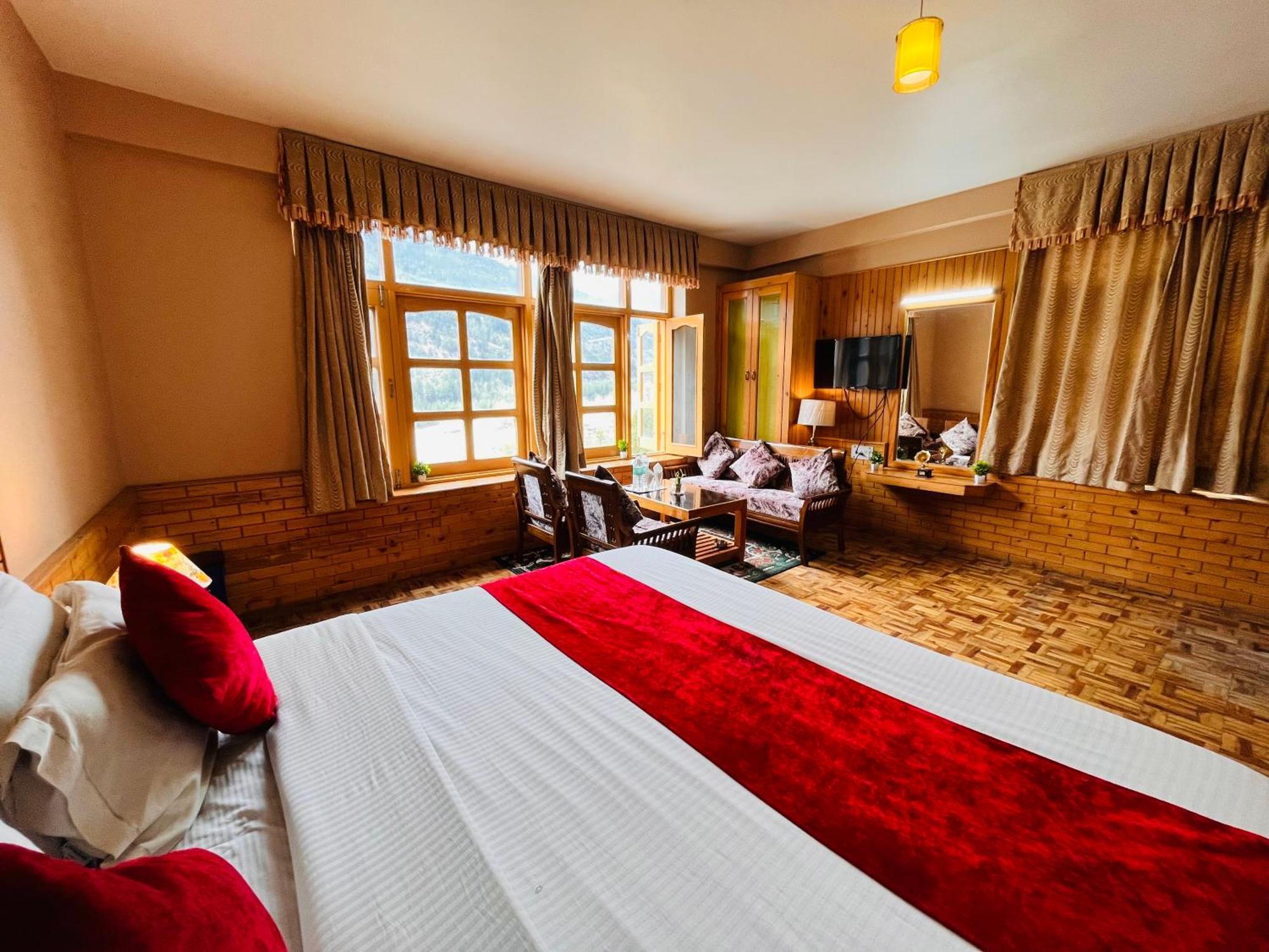 The Hollywood Vibes - #Riverview #Premium Rooms #Prime Location #Most Awarded #Parking #Top Rated #Open Terrace #Best Selling Hotel In Manali Bagian luar foto