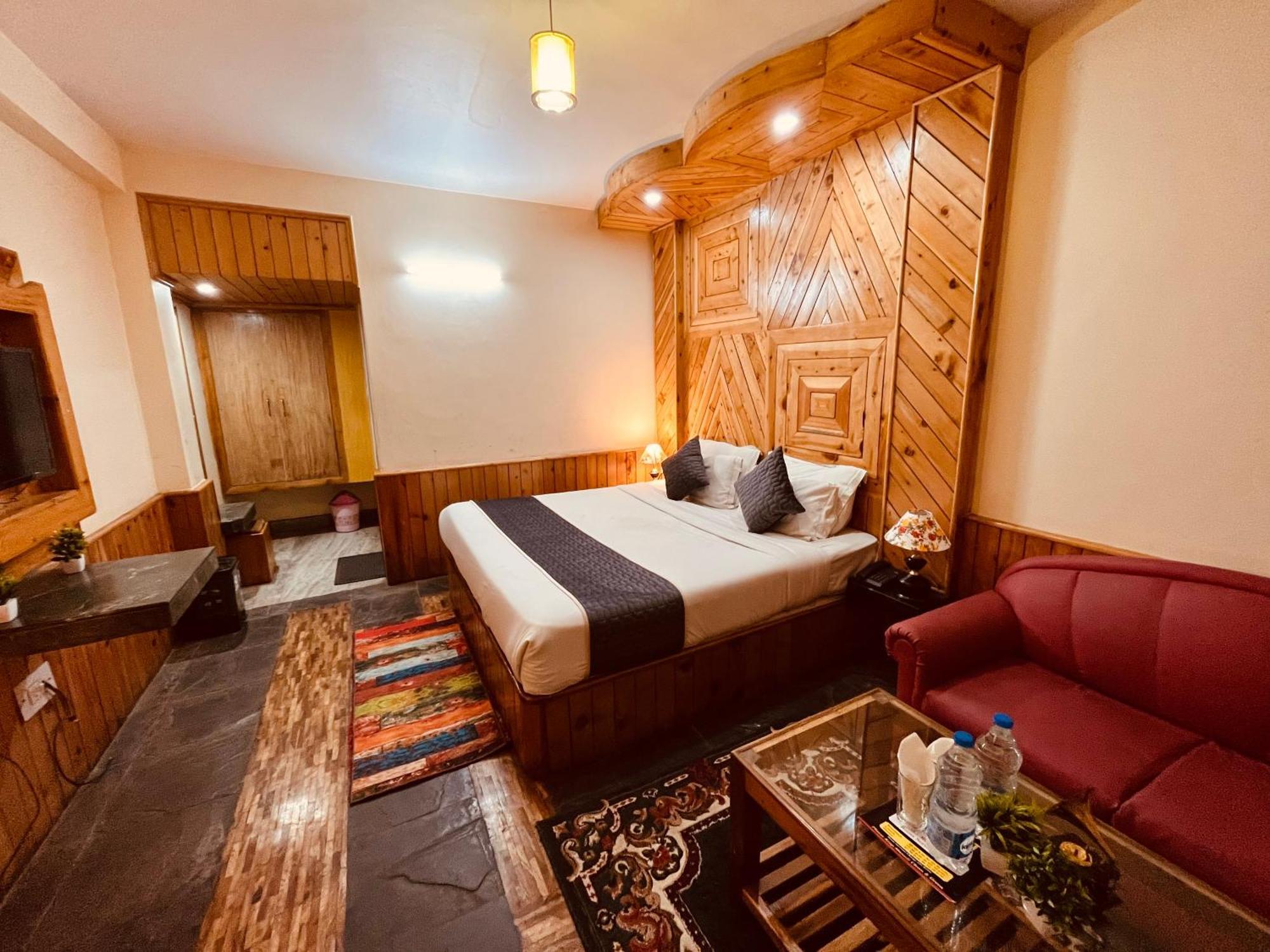 The Hollywood Vibes - #Riverview #Premium Rooms #Prime Location #Most Awarded #Parking #Top Rated #Open Terrace #Best Selling Hotel In Manali Bagian luar foto