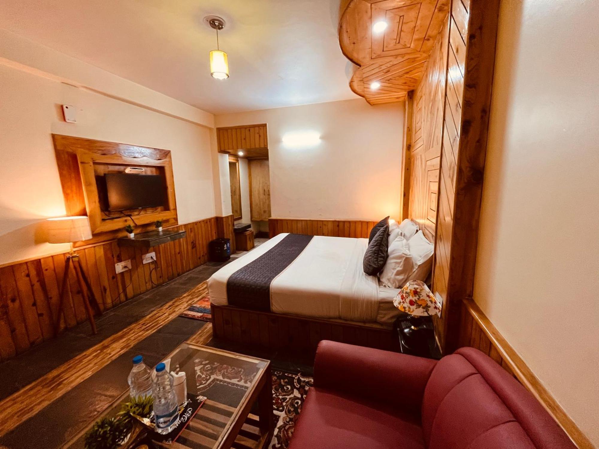 The Hollywood Vibes - #Riverview #Premium Rooms #Prime Location #Most Awarded #Parking #Top Rated #Open Terrace #Best Selling Hotel In Manali Bagian luar foto